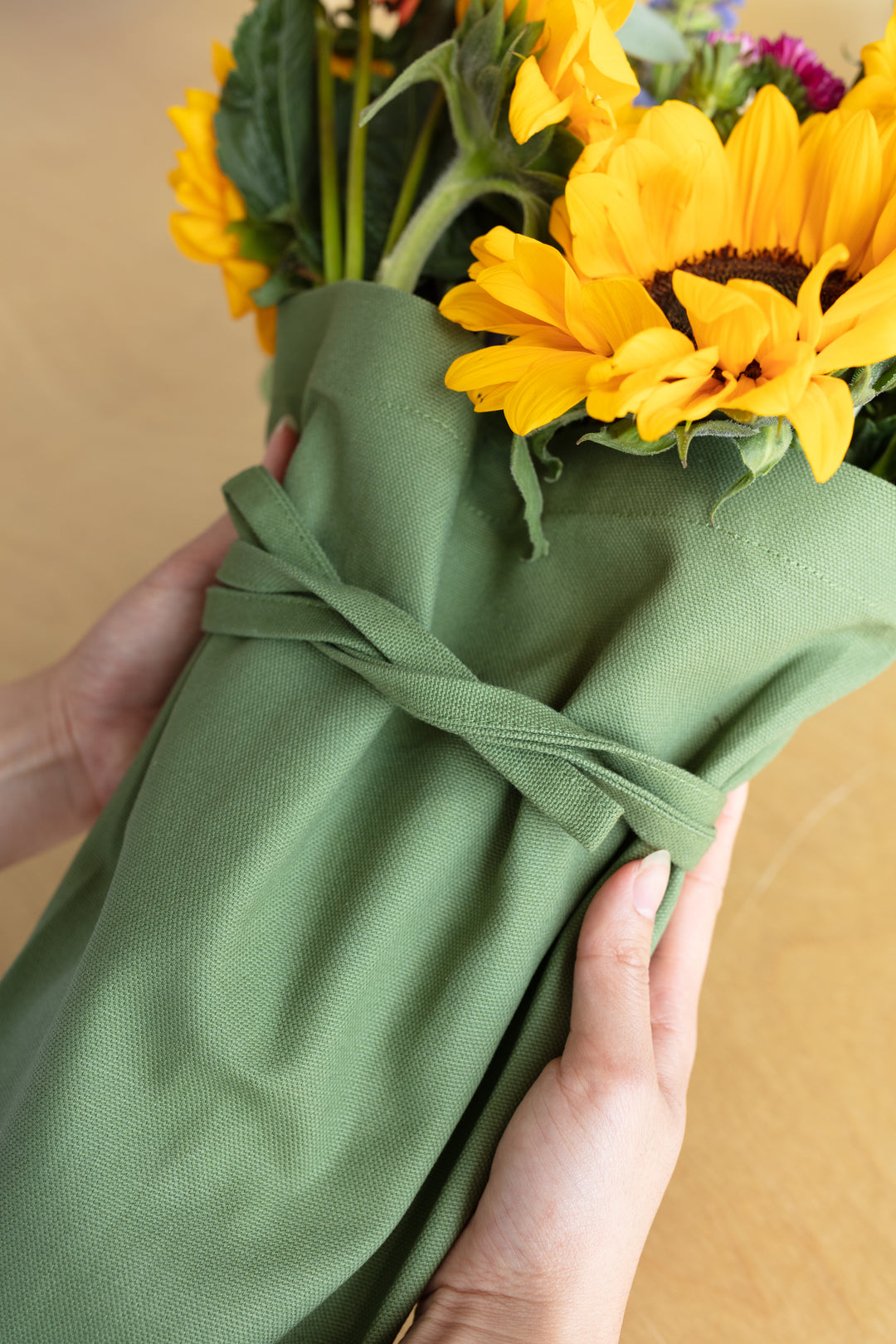 Jardin Bouquet Tote | Olive