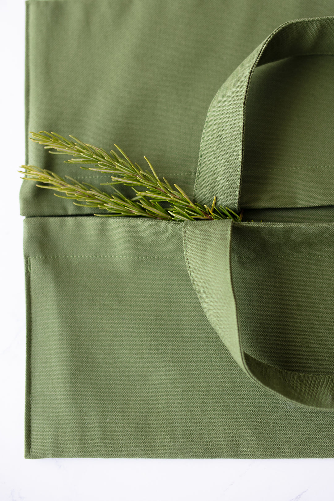 Plat Casserole Tote  |  Olive  |  Merlot