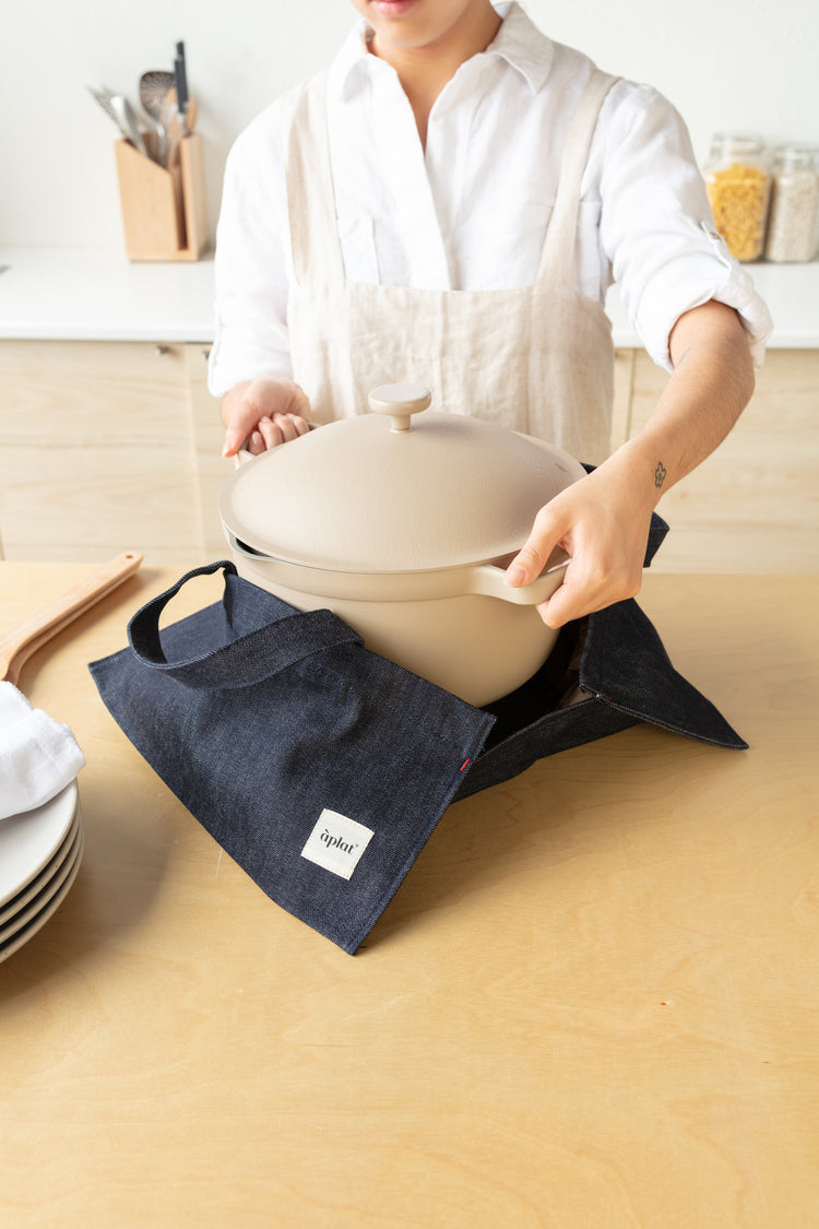 Bring potluck dishes with ease and style in our reusable cookware tote.