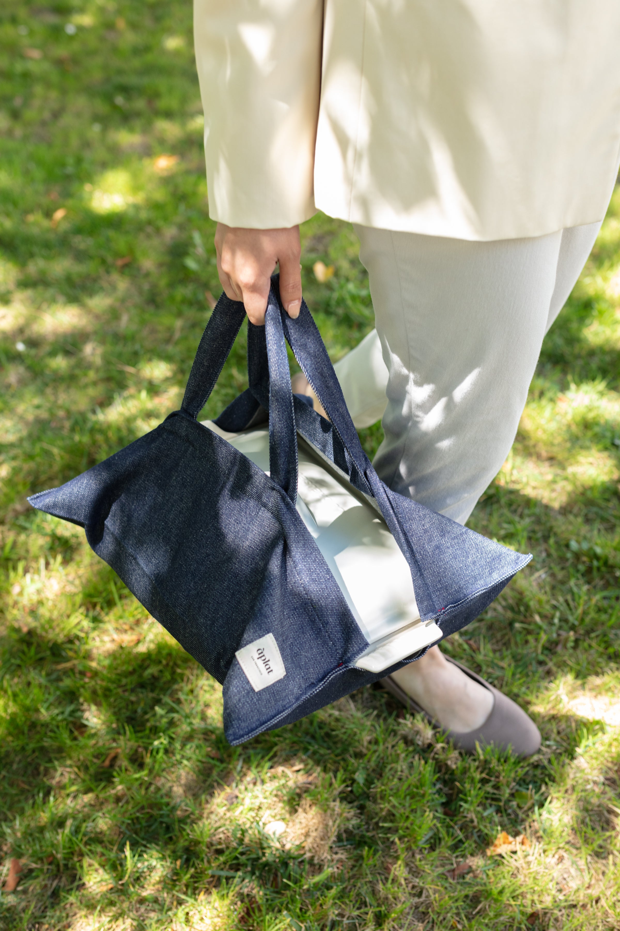 Aplat Plat Grand Cookware Tote in Olive