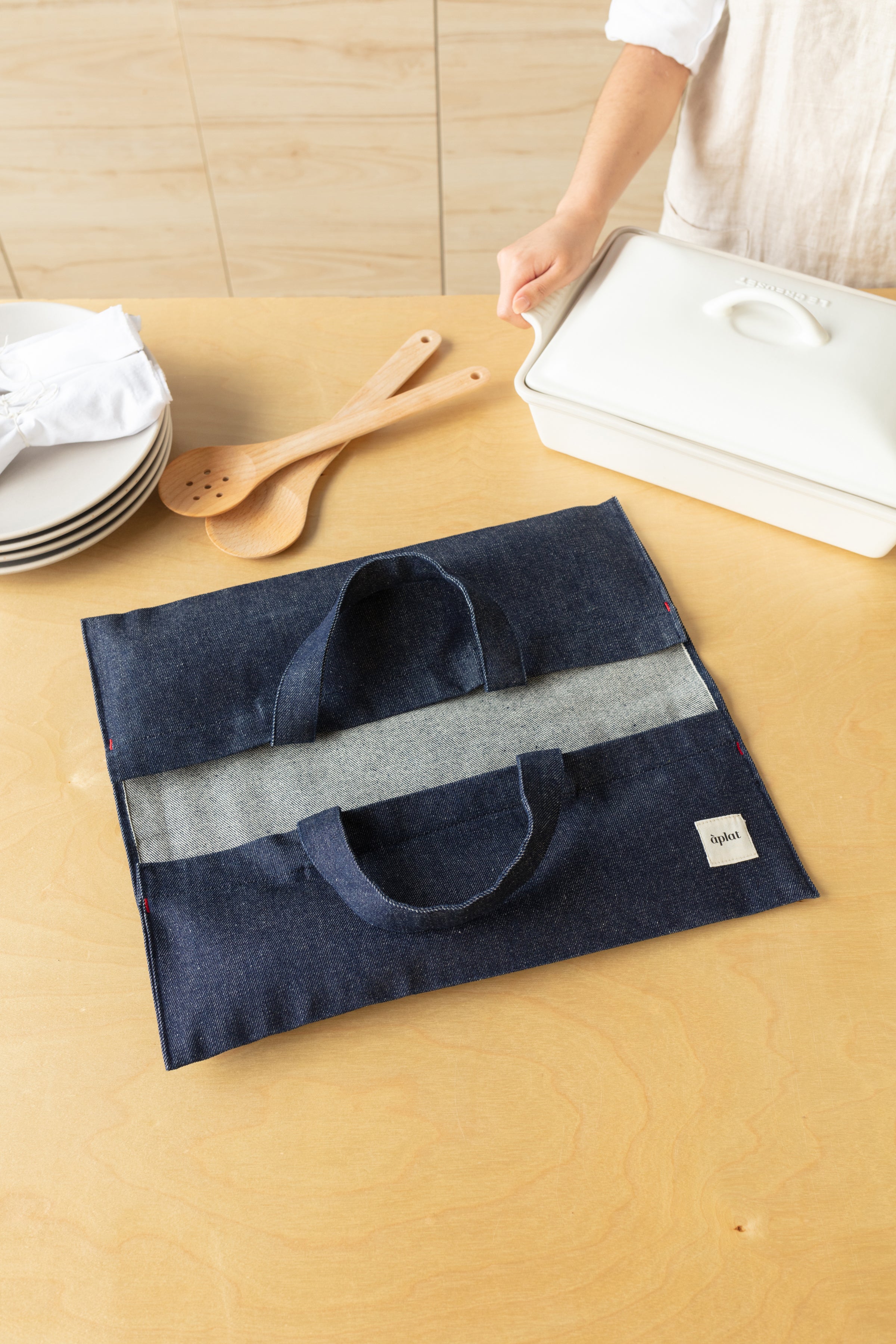 Aplat Plat Grand Cookware Tote in Olive